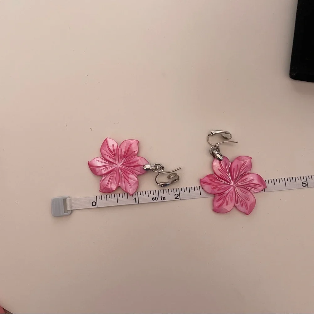 Vintage HAWAIIAN Real MOTHER OF PEARL Shell Summer Vacation Tropical Earrings